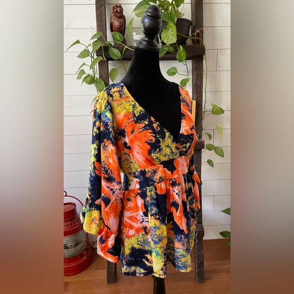 Betsey Johnson: Ruffled Floral Boho Blouse - Picture 16 of 17